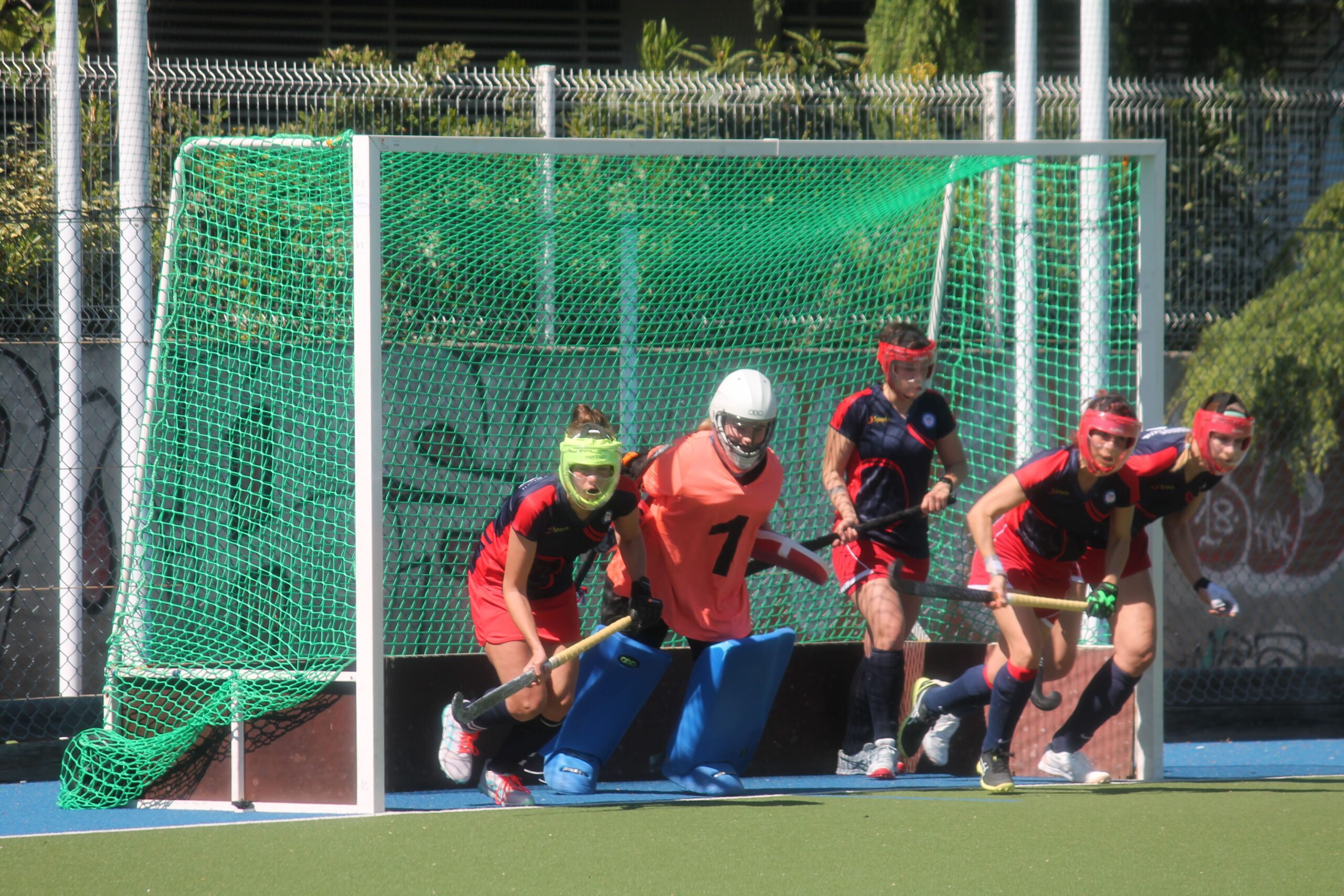 Exploit Retentissant du TUC Hockey sur Gazon : Les Seniors Féminines Étrillent Antibes et S&rsquo;installent sur le Podium !